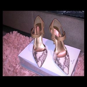 Bcbg tan snake skinned heels.